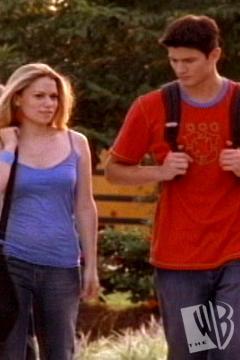 Haley et Nathan arrivent ensemble au lycée