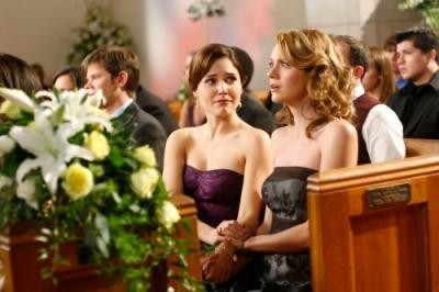 Brooke soutient Peyton au mariage de Lucas
