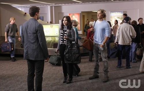 Julian et Brooke se rencontrent à l'aéroport