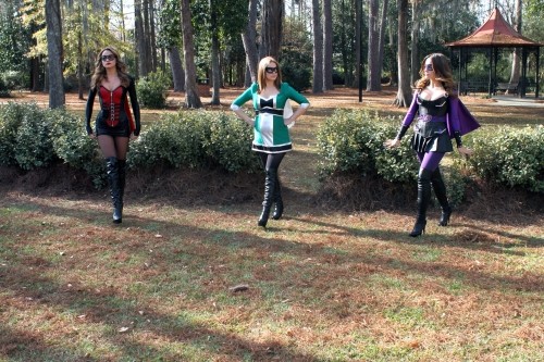 Quinn, Brooke et Haley se déguisent en super héroines